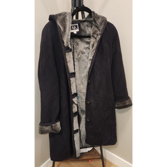 Anne Klein Jackets & Blazers - Anne Klein Black Coat with Faux Fur Lining - Gorgeous Coat!